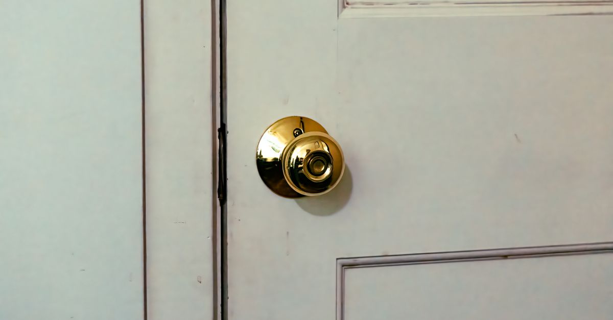 front door lock key — Floral Park Locksmith