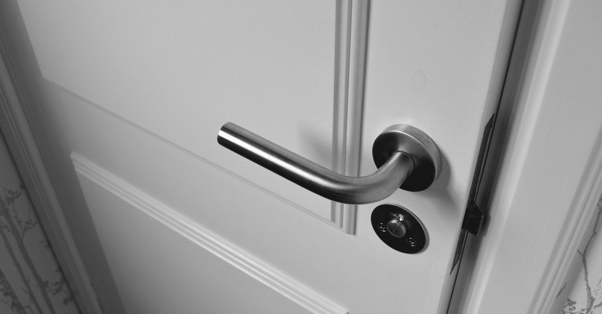 front door lock key — Floral Park Locksmith